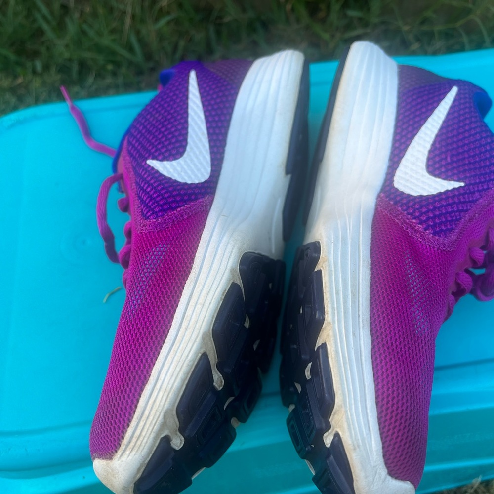 Nike Women's Revolution 3 Running. Purple/White. Size 7.5 - Picture 7 of 8